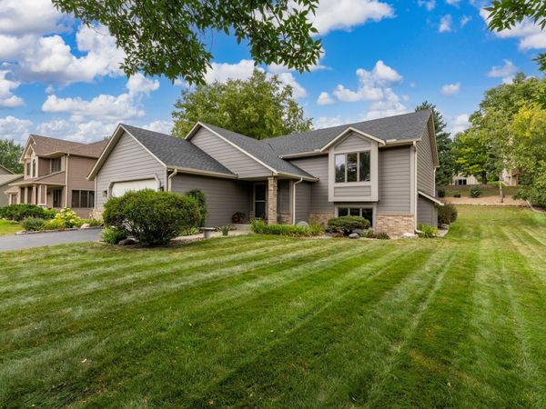 1123 Ridge Bluff Drive , Chaska, MN 55318