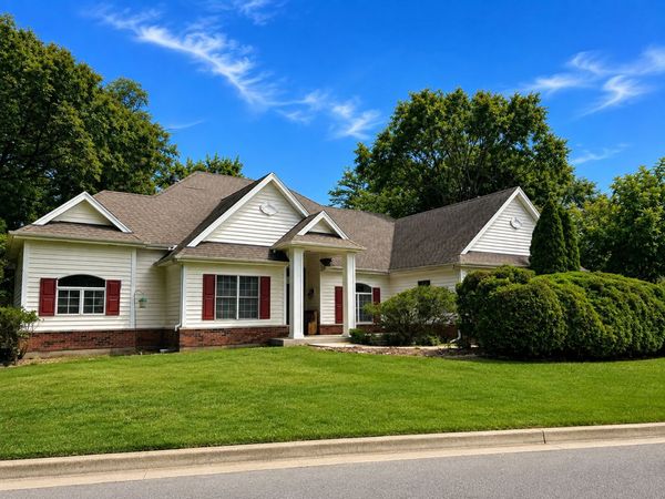 945 Kingston Street , Wheaton, IL 60187