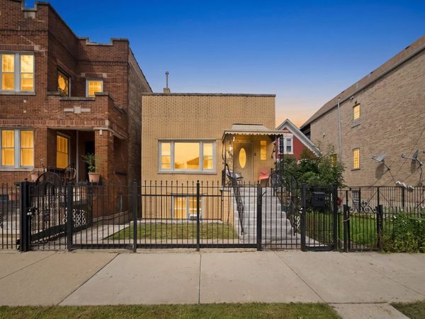 906 N Monticello Avenue , Chicago, IL 60651