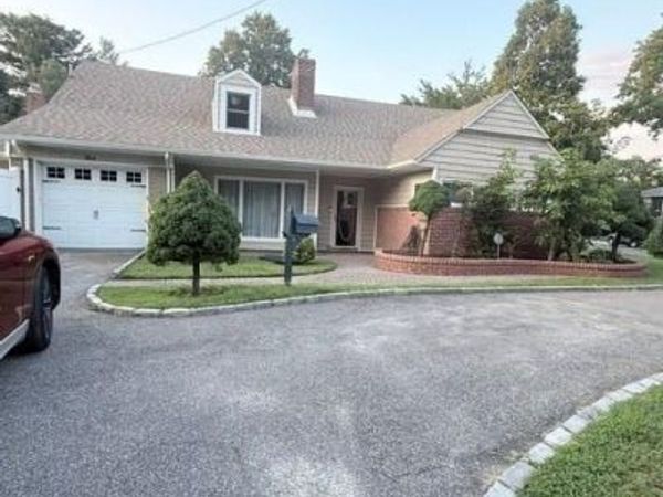164 E Rockaway Road , Hewlett, NY 11557