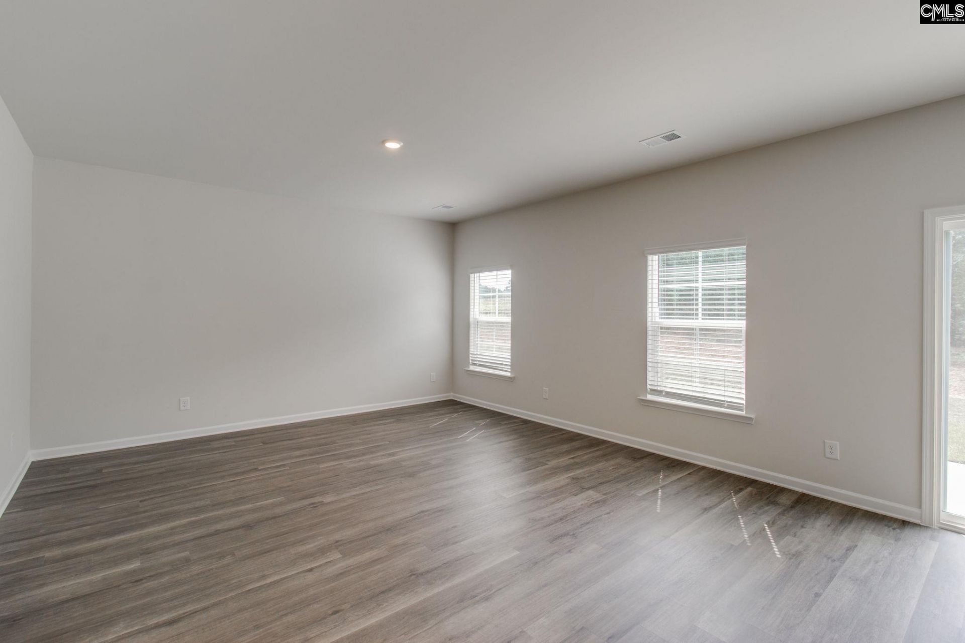 547 Cromer Road Photo 9