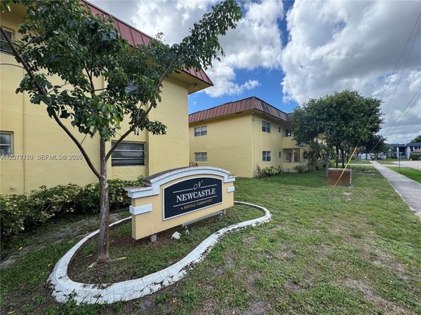 3380 NW 30th St, Unit 24, Lauderdale Lakes, FL 33311