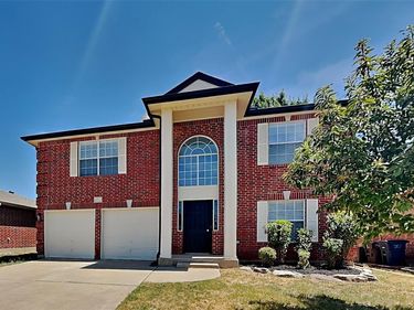 8712 Limestone Drive, Fort Worth, TX 76244