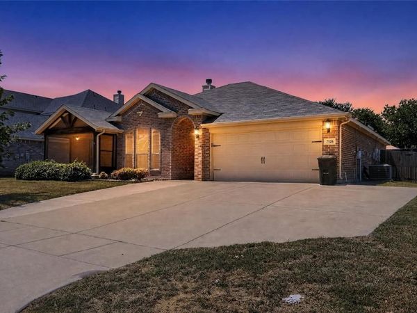 7526 Park Avenue, Forest Hill, TX 76140