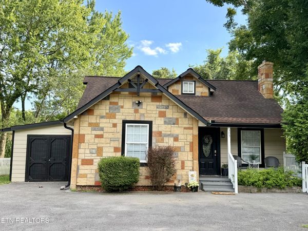 305 Jackson St, Sevierville, TN 37862