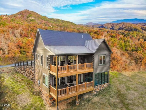 1740 Angela Starr Street, Sevierville, TN 37876
