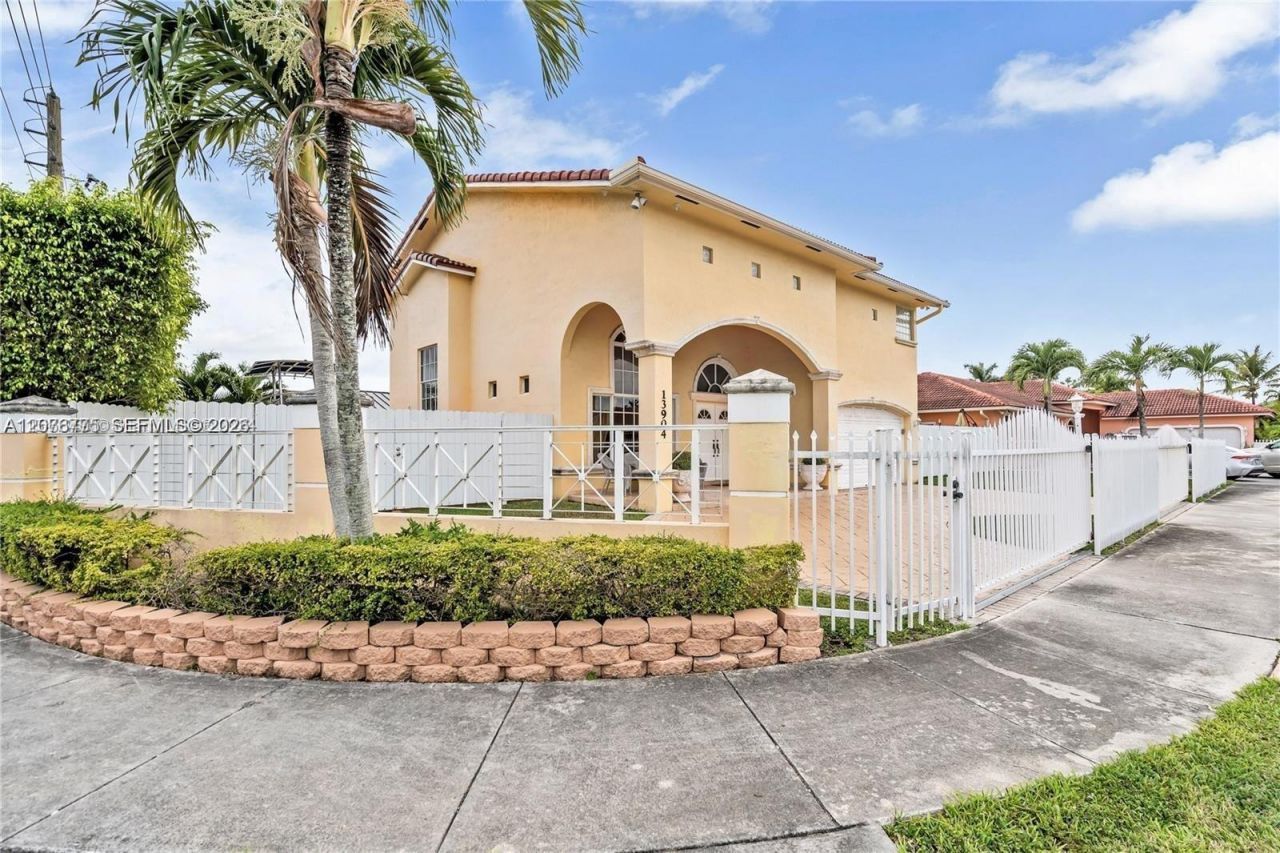 13904 SW 18th Ter, Miami, FL 33175 Photo