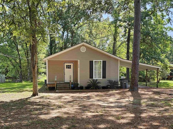 1046 Sunshine Dr, Baker, LA 70714