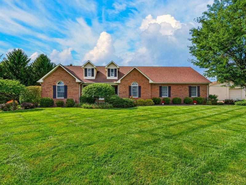 1369 Traci Lynn Court, Canal Winchester, OH 43110 Photo 3