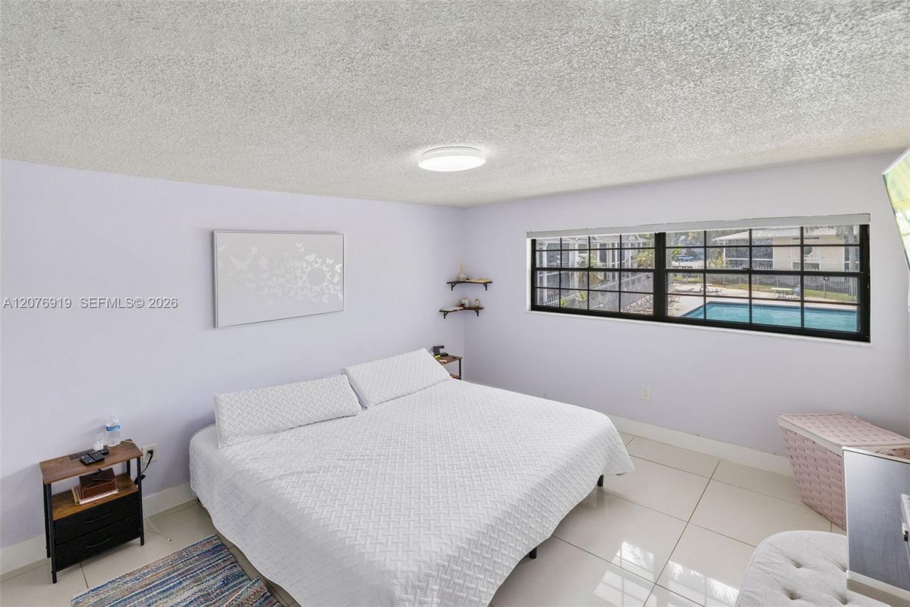 827 NE 199th St, Unit 206, Miami, FL 33179 Photo