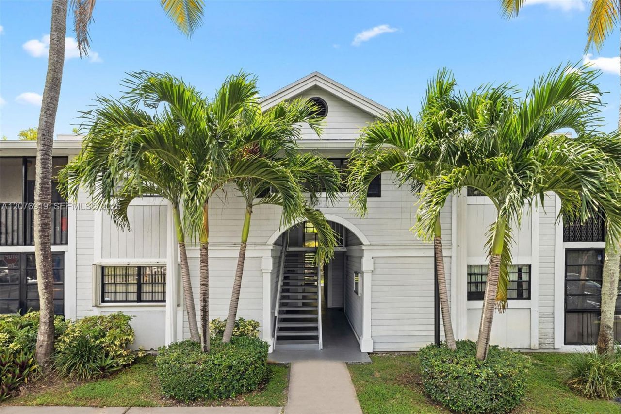 827 NE 199th St, Unit 206, Miami, FL 33179 Photo