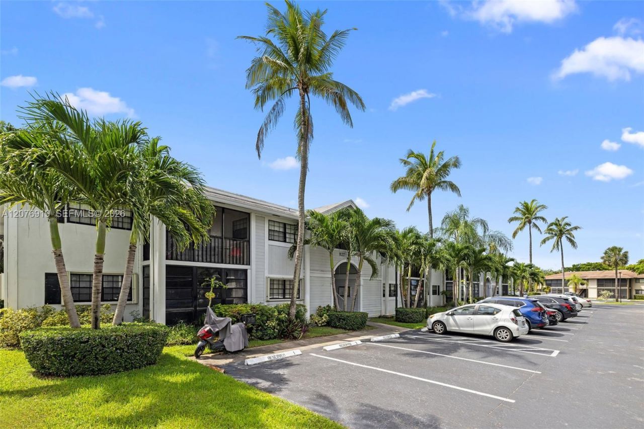 827 NE 199th St, Unit 206, Miami, FL 33179 Photo