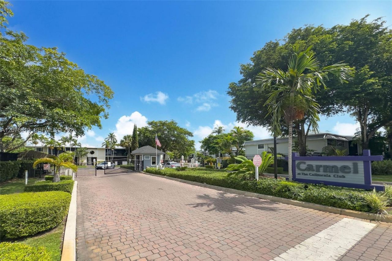 827 NE 199th St, Unit 206, Miami, FL 33179 Photo