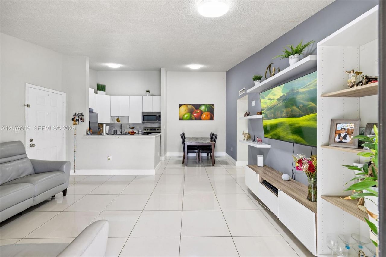 827 NE 199th St, Unit 206, Miami, FL 33179 Photo