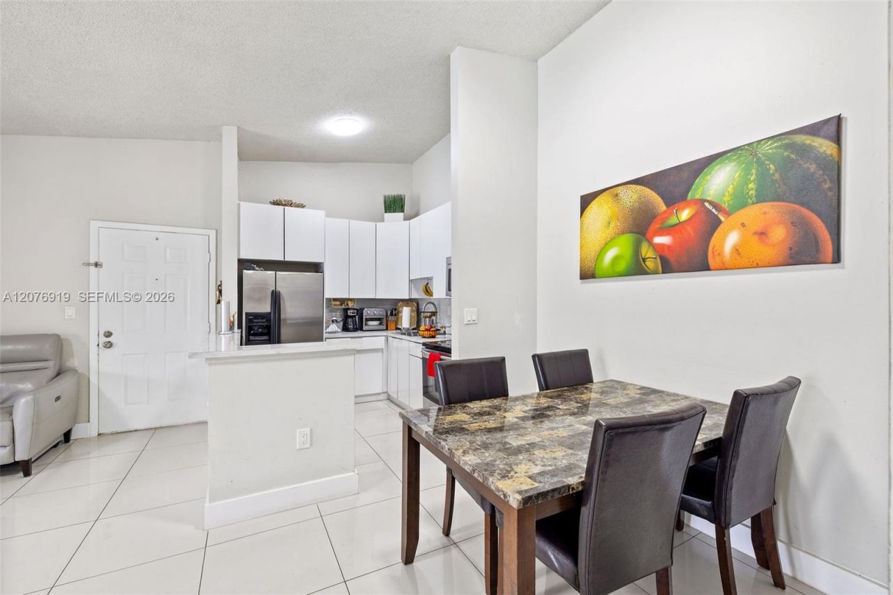 827 NE 199th St, Unit 206, Miami, FL 33179 Photo