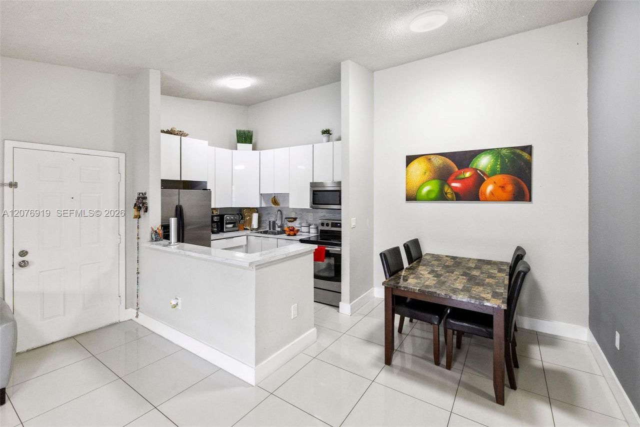 827 NE 199th St, Unit 206, Miami, FL 33179 Photo
