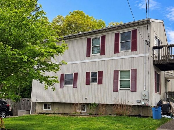 58 Iroquois Trail, Ridge, NY 11961