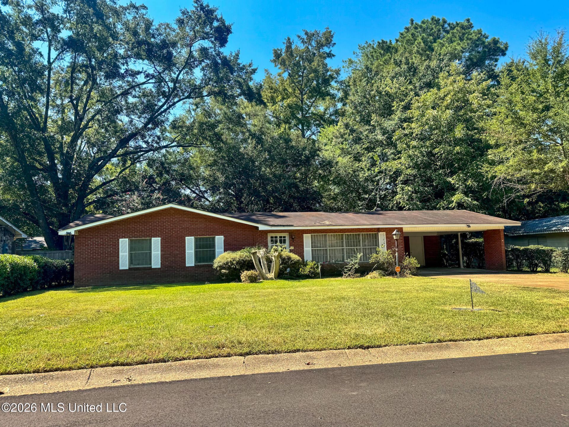 1215 Deerfield Lane, Jackson, MS 39211 Main Photo
