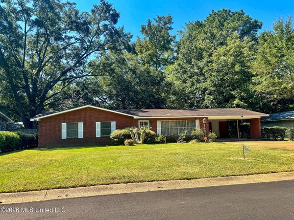 1215 Deerfield Lane, Jackson, MS 39211