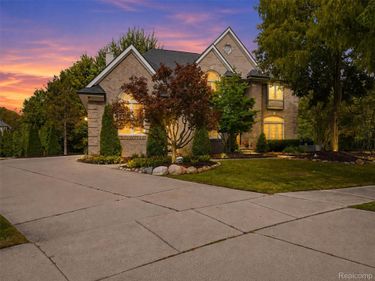 22099 Barclay Court , Novi, Mi 48374
