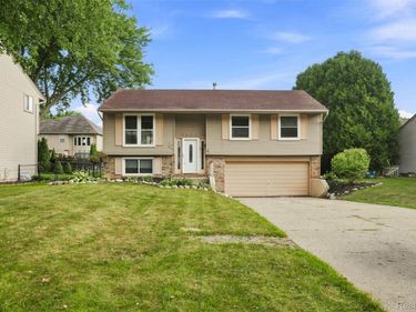 2939 Winter Drive, Troy, Mi 48083
