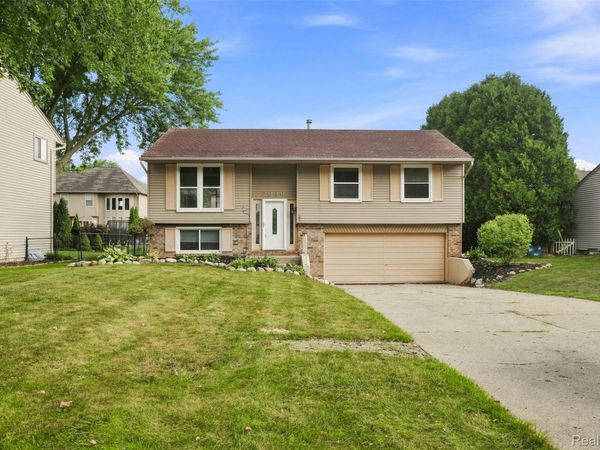 2939 Winter Drive, Troy, Mi 48083