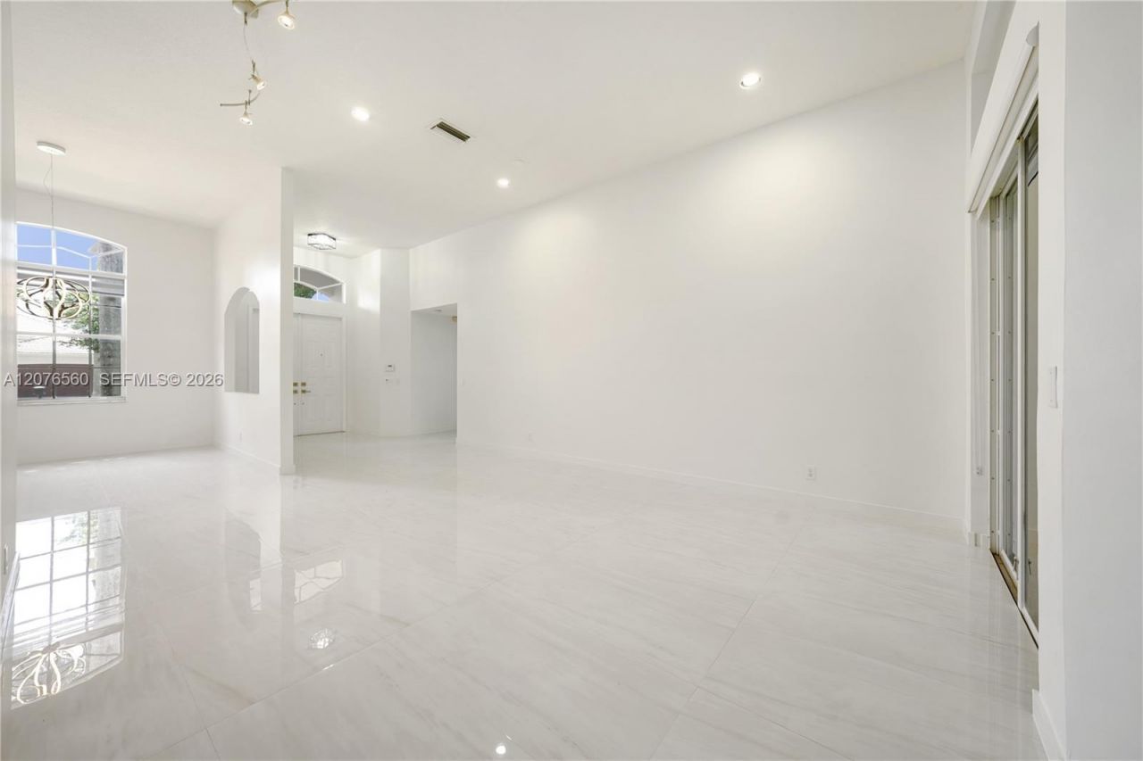 2527 Jardin Dr , Unit 2527, Weston, FL 33327 Photo