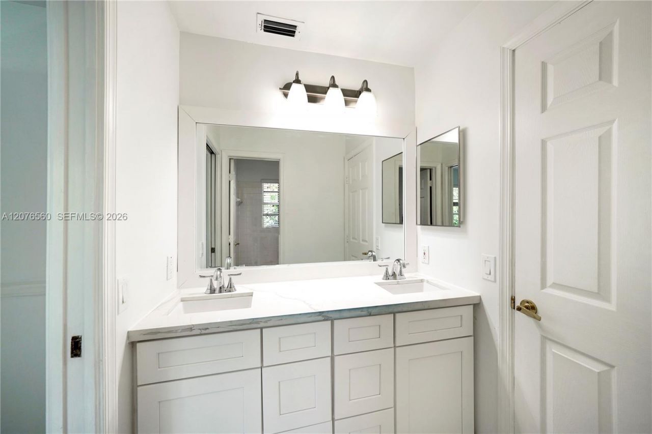 2527 Jardin Dr , Unit 2527, Weston, FL 33327 Photo
