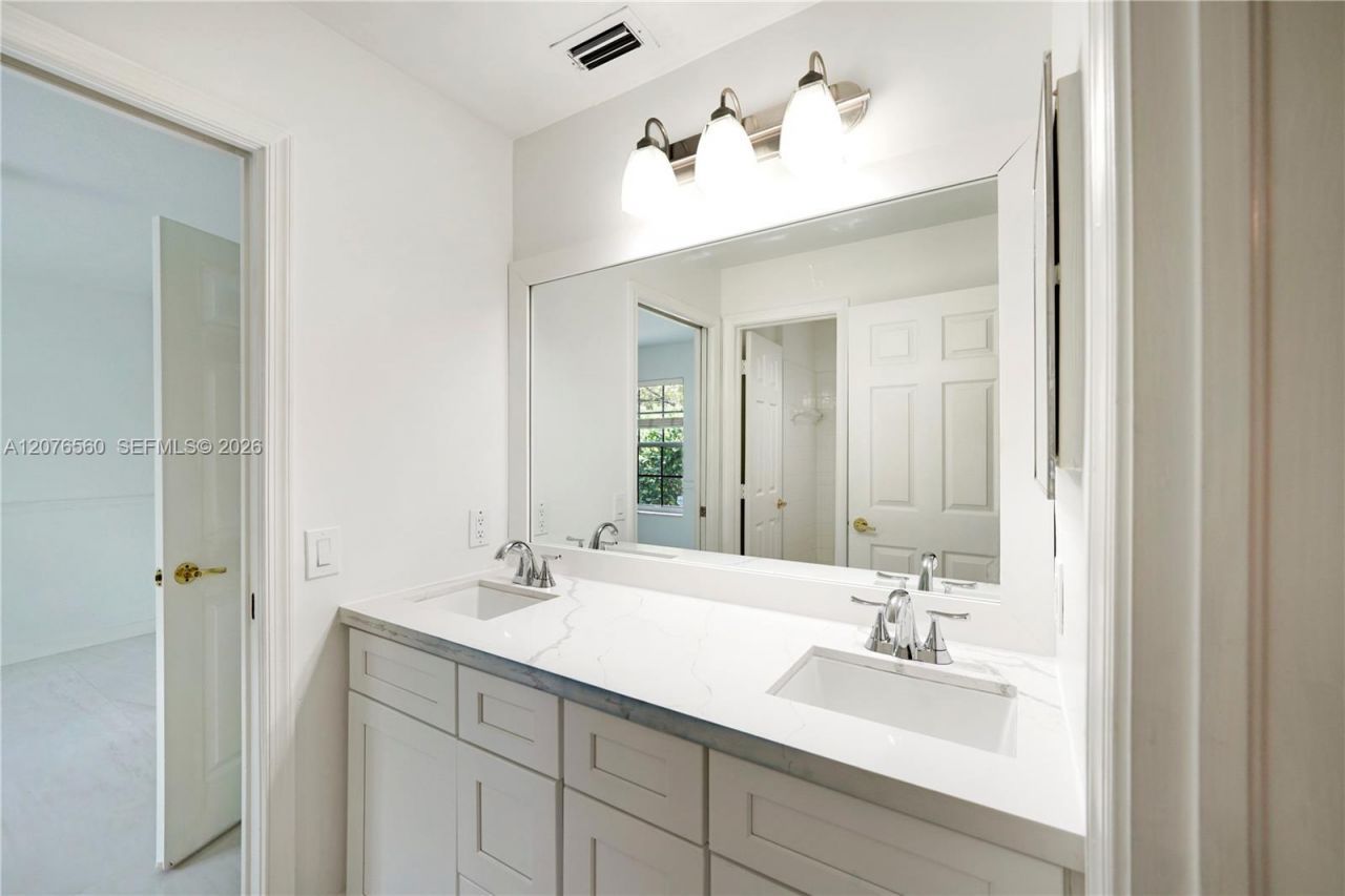 2527 Jardin Dr , Unit 2527, Weston, FL 33327 Photo