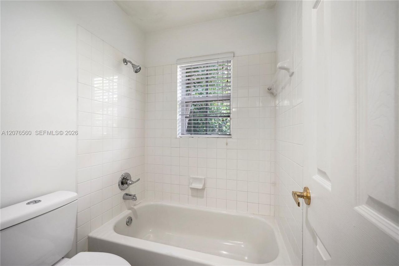2527 Jardin Dr , Unit 2527, Weston, FL 33327 Photo