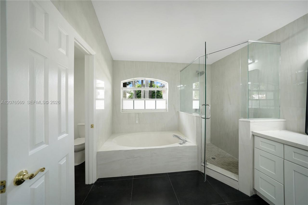 2527 Jardin Dr , Unit 2527, Weston, FL 33327 Photo