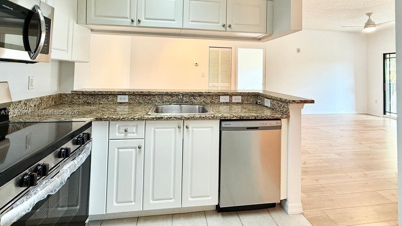 2806 Veronia Dr, Unit 303, Palm Beach Gardens, FL 33410 Photo