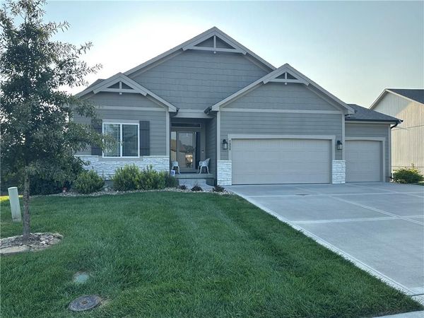 2938 SW Arboridge Drive, Lee's Summit, MO 64082