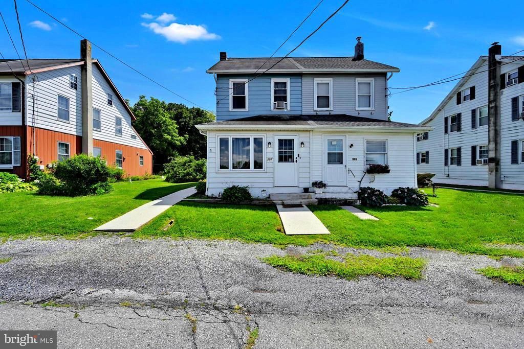 207 E HUNTER STREET, LYON STATION, PA 19536