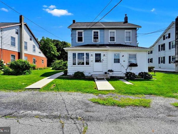 207 E HUNTER STREET, LYON STATION, PA 19536