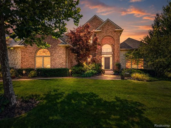 879 Benjamin Drive, Troy, Mi 48098