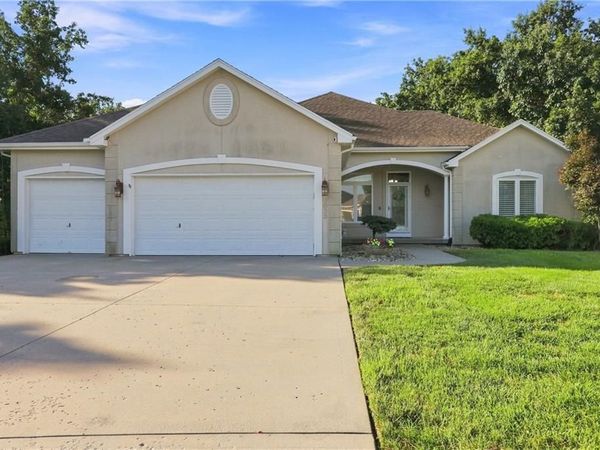 6833 Woodside Avenue, Kansas City, MO 64133