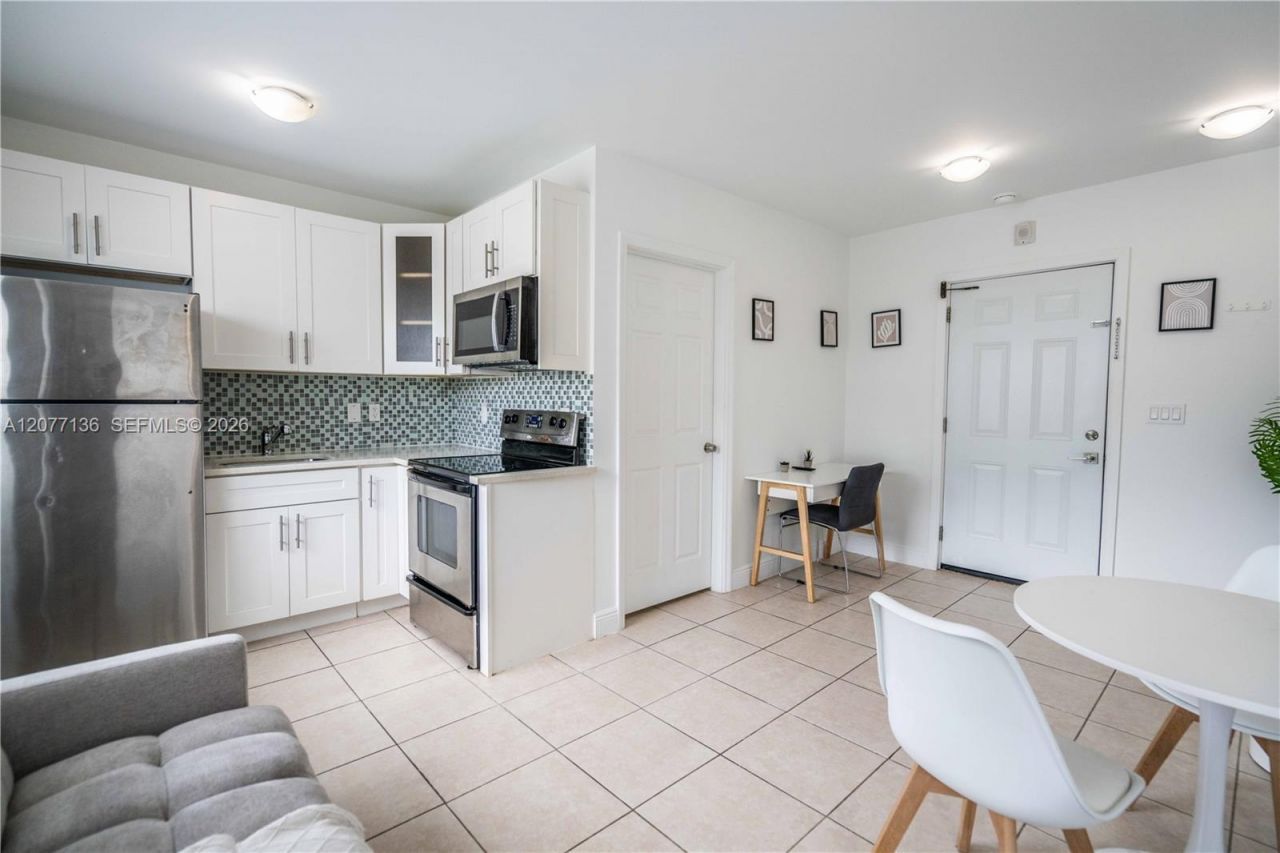 6971 Carlyle Ave , Unit 207, Miami Beach, FL 33141 Photo