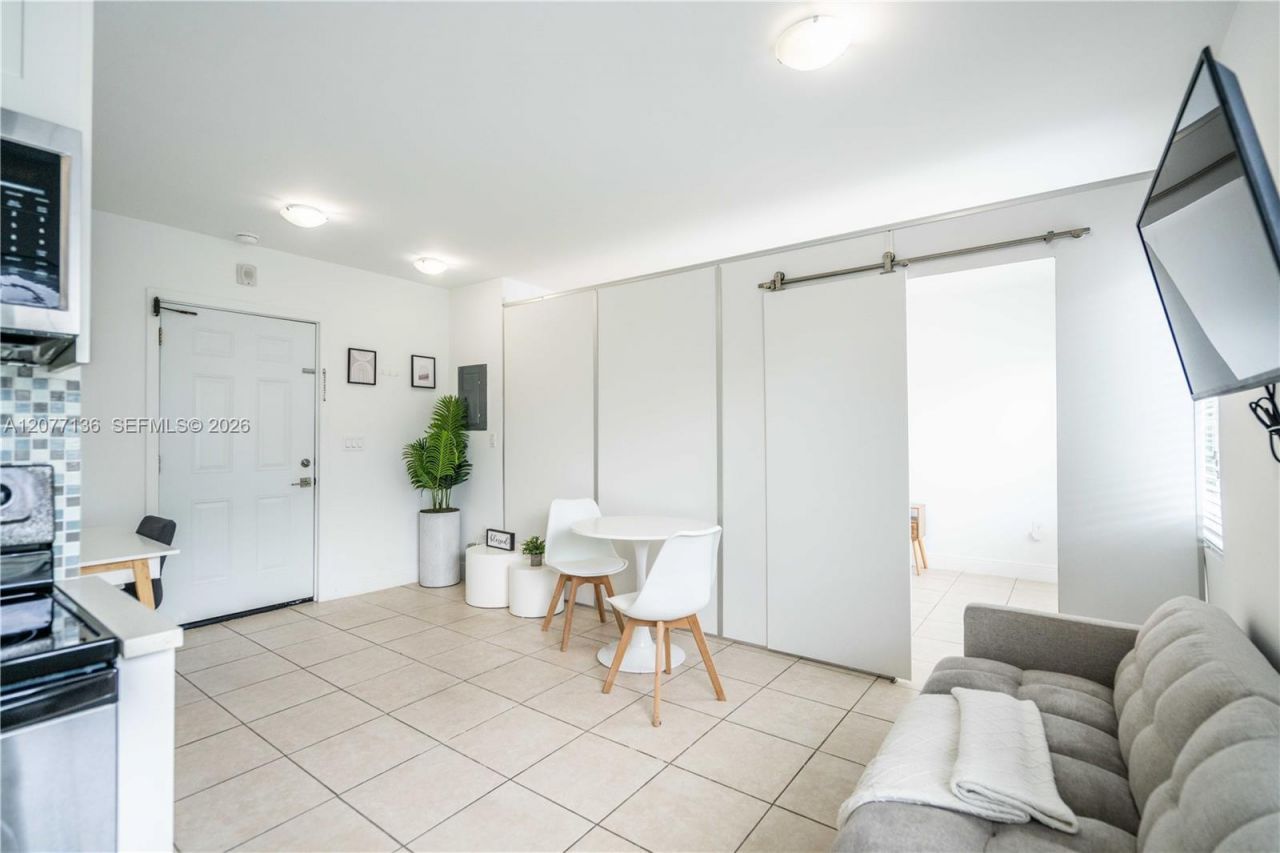 6971 Carlyle Ave , Unit 207, Miami Beach, FL 33141 Photo