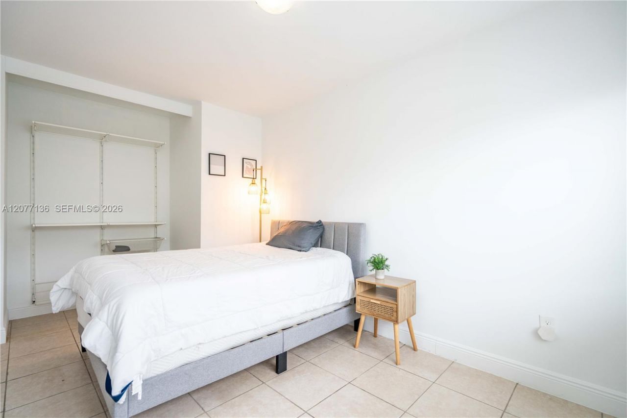 6971 Carlyle Ave , Unit 207, Miami Beach, FL 33141 Photo