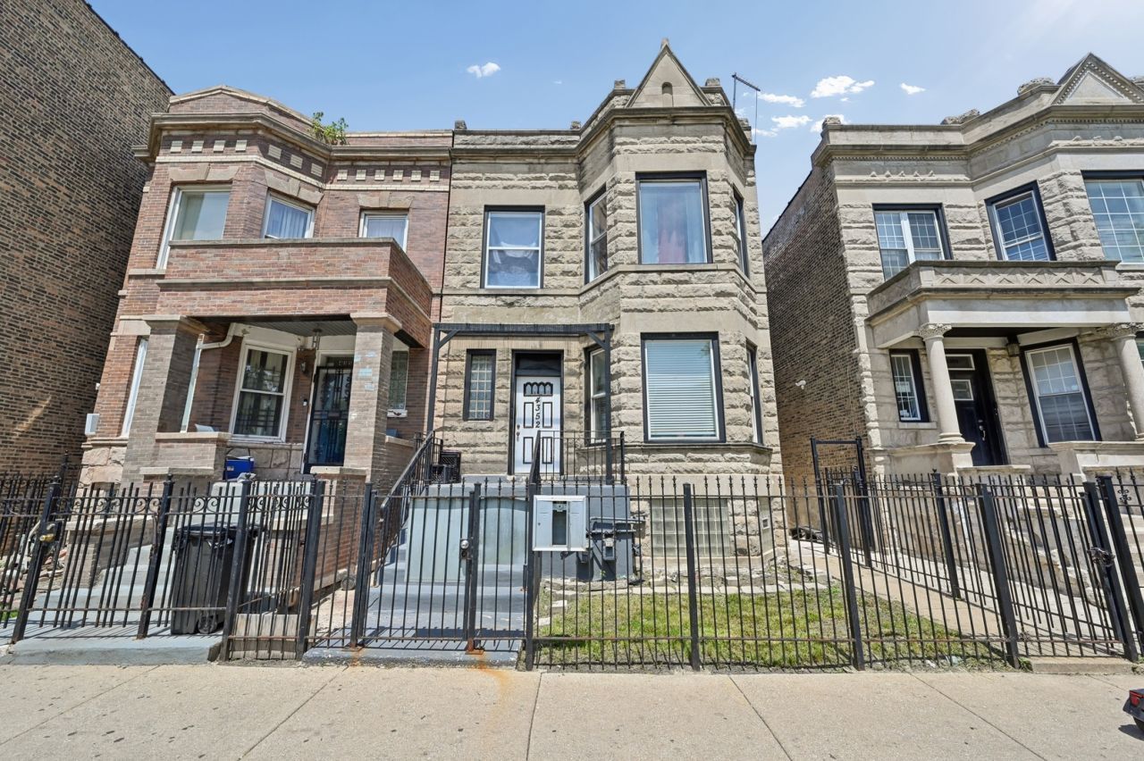 4352 W Monroe Street, Chicago, IL 60624 Main Photo