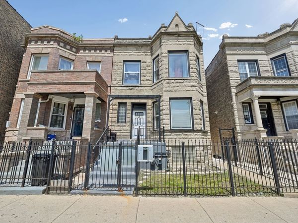 4352 W monroe Street , Chicago, IL 60624