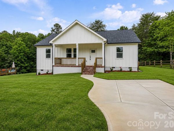 120 Whistling Pines Drive , Statesville, NC 28677