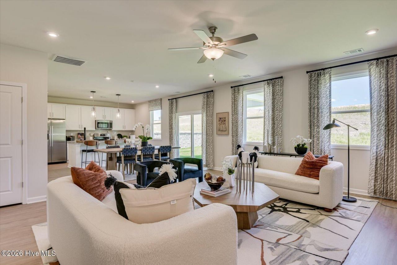 4537 Hartshorn Circle Photo 6