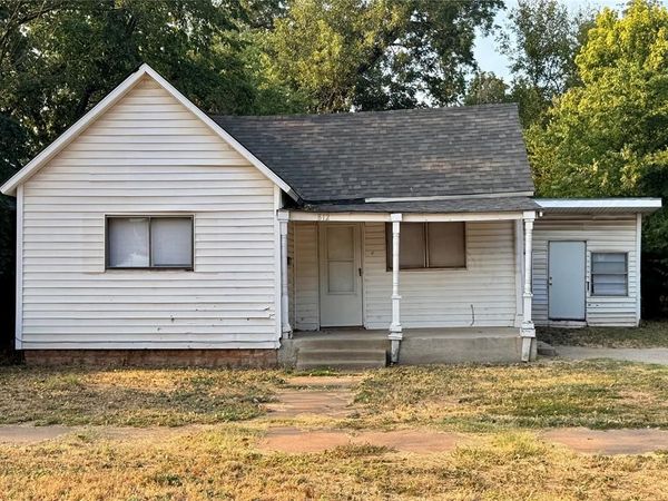 812 W Colorado Avenue, Chickasha, OK 73018