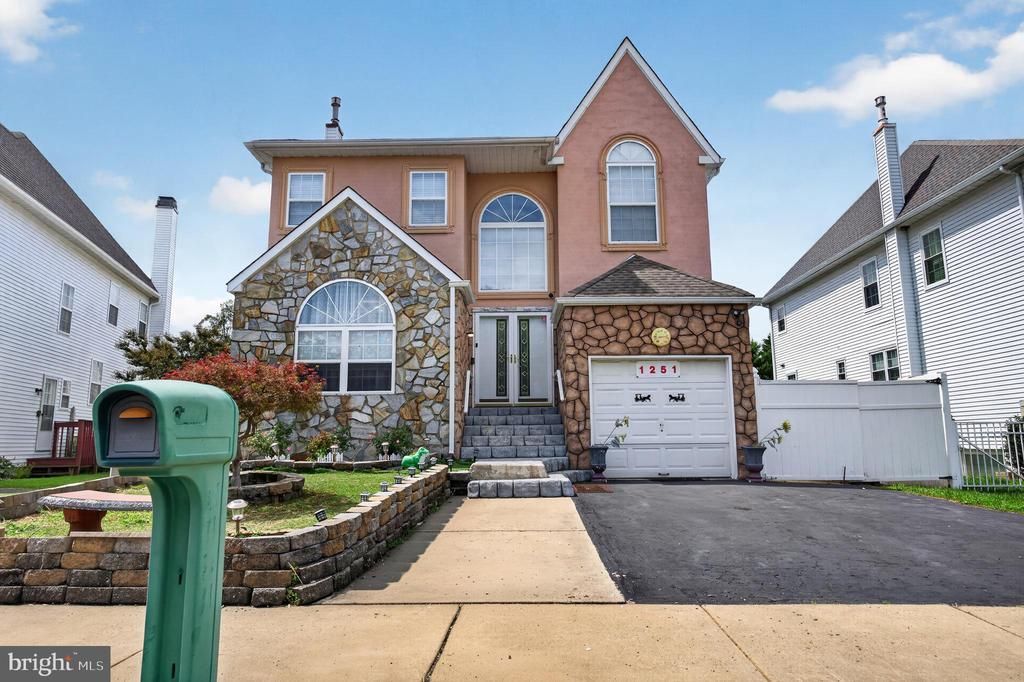 1251 Serota Place, Philadelphia, PA 19115 Main Photo