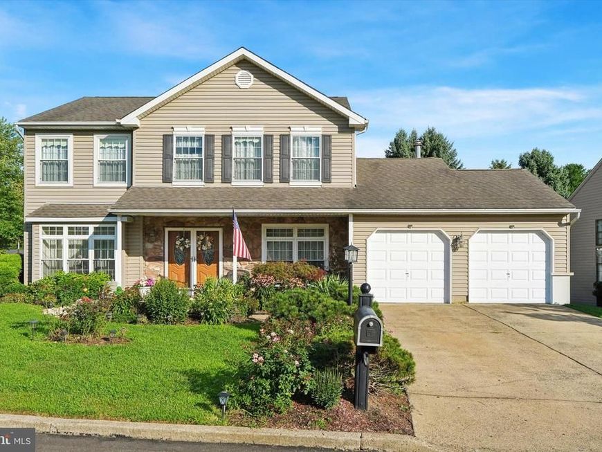 2446 New Market Sq S, Bensalem, PA 19020 Main Photo