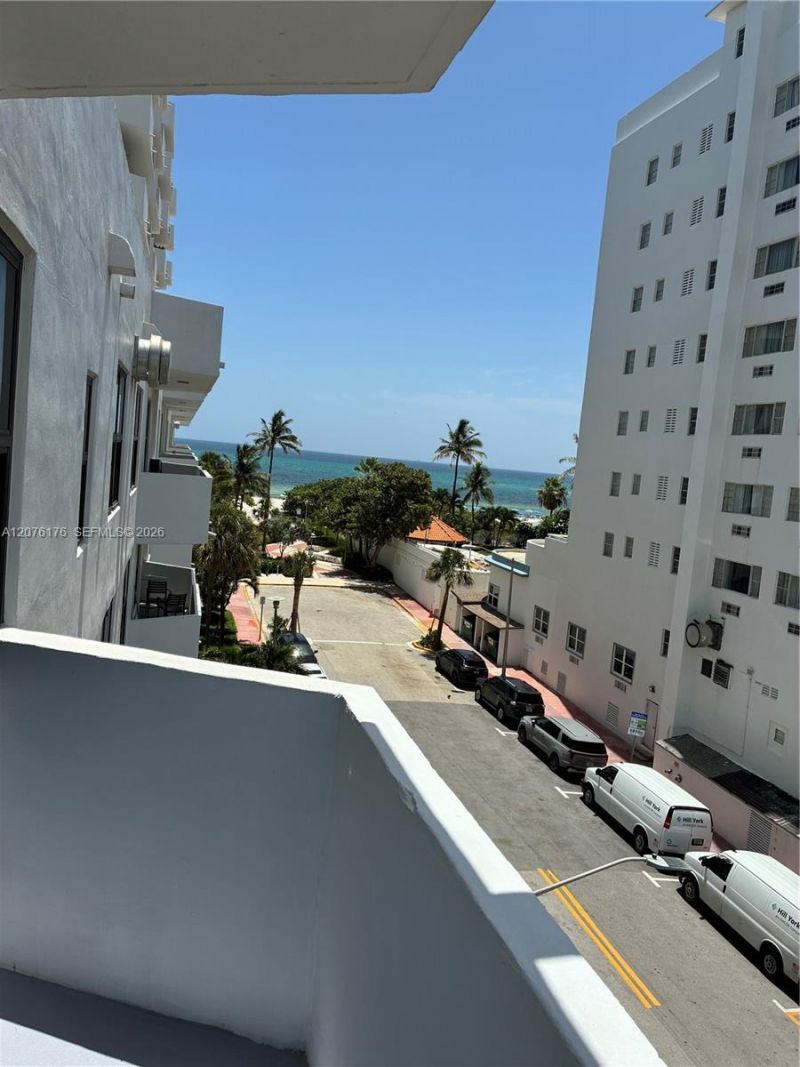 4301 Collins Ave, Unit 402, Miami Beach, FL 33140 Photo