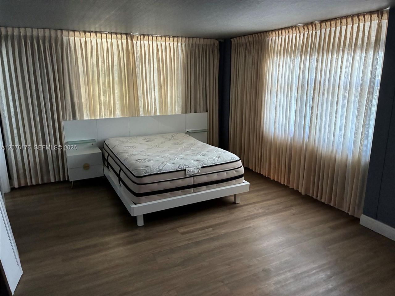 4301 Collins Ave, Unit 402, Miami Beach, FL 33140 Photo
