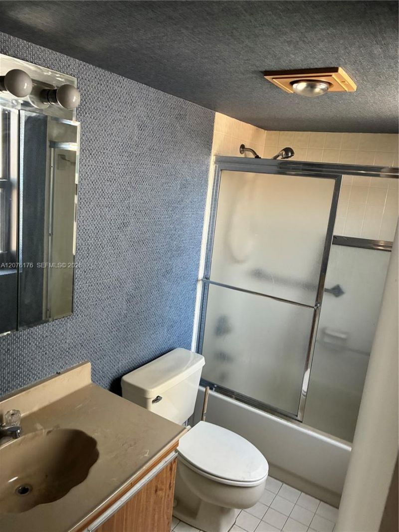 4301 Collins Ave, Unit 402, Miami Beach, FL 33140 Photo